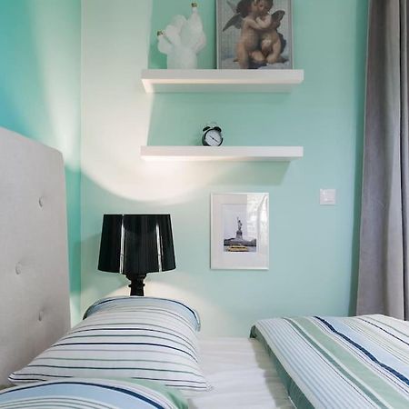 Lux Beach Apartment Vári Екстериор снимка