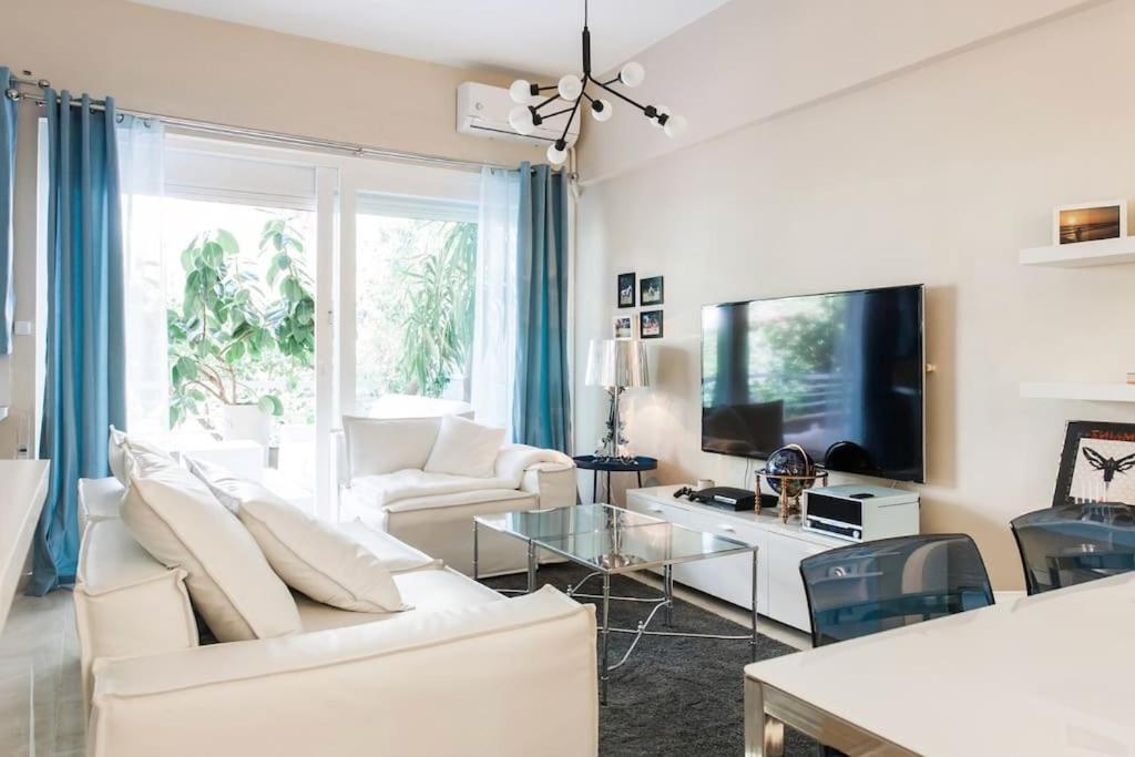 Lux Beach Apartment Vári Екстериор снимка